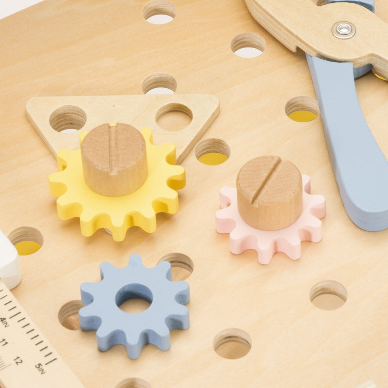 Instrumentu darbnīca ar tāfeli