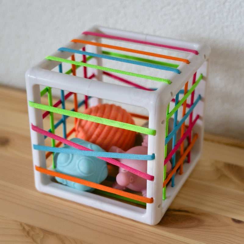 Sensorais kubs ar bumbām