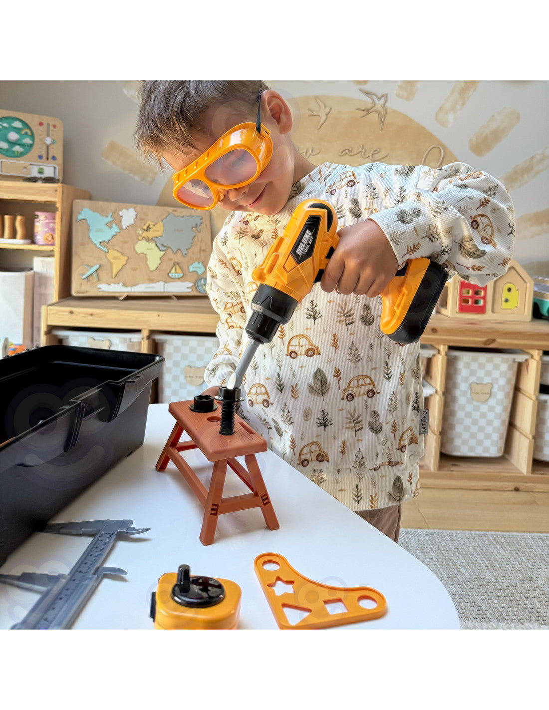 Darbarīku komplekts ar kasti