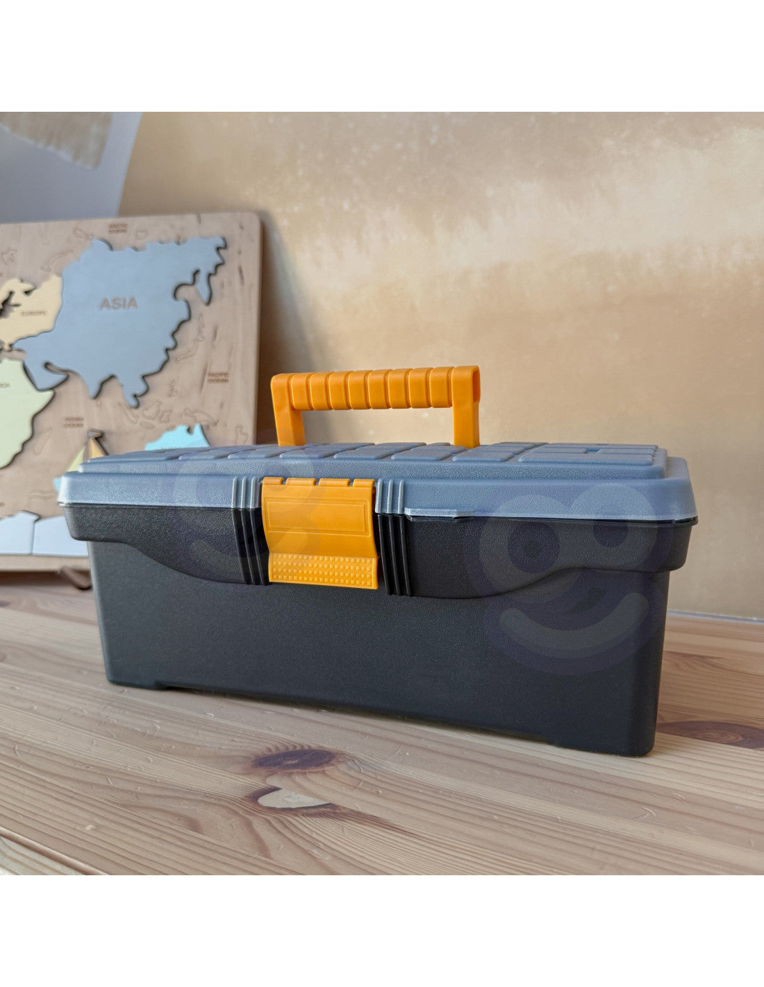 Darbarīku komplekts ar kasti