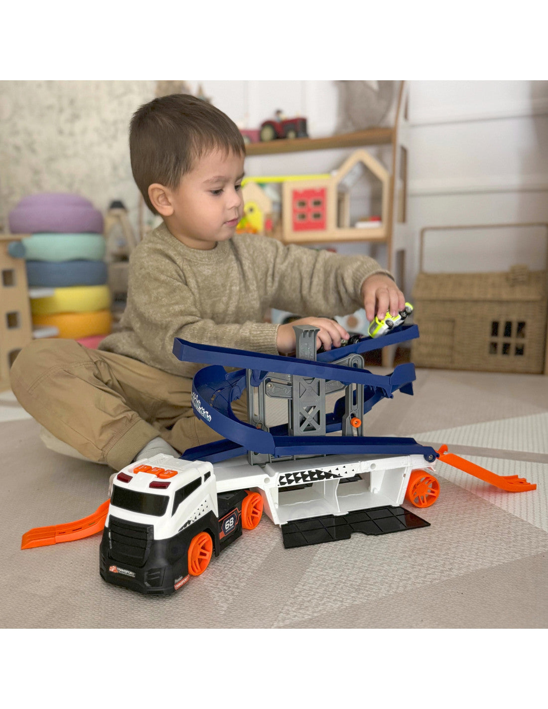 Lielais Auto transportieris ar stāvvietu + sacīkšu trasi