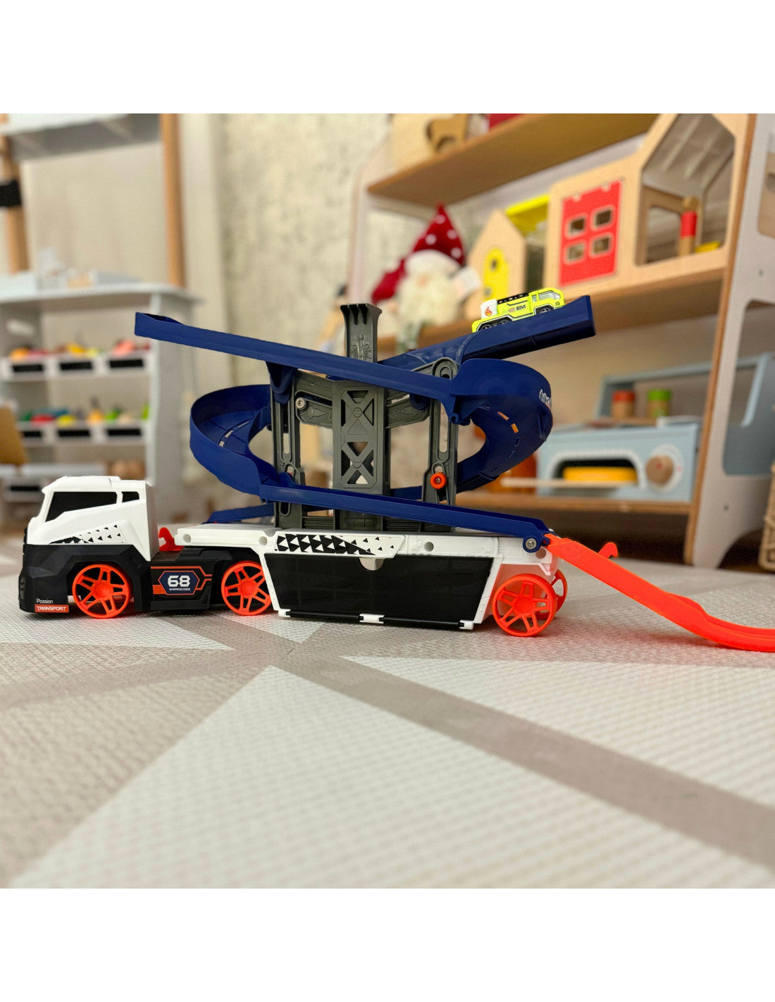 Lielais Auto transportieris ar stāvvietu + sacīkšu trasi